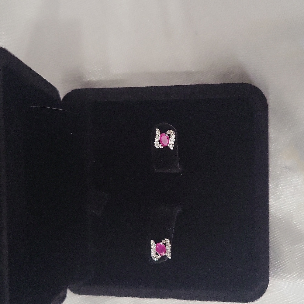 LOW START!!! New Ruby and Silver Earrings - Picture 3 of 3
